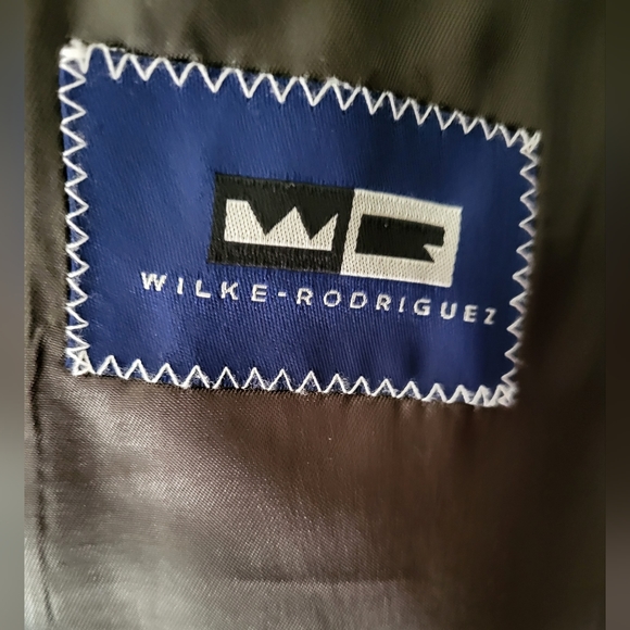 Almost New Men's Suit - 40 - Picture 11 of 14